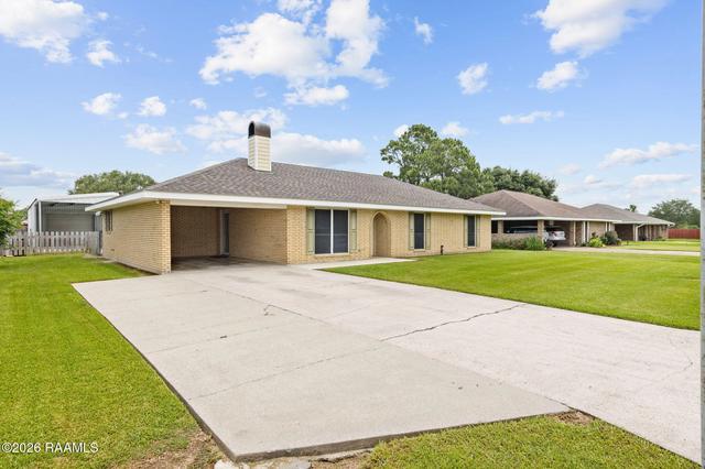 815 E St, Rayne, LA 70578