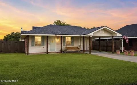 101 Sugar Creek Dr, Youngsville, LA 70592