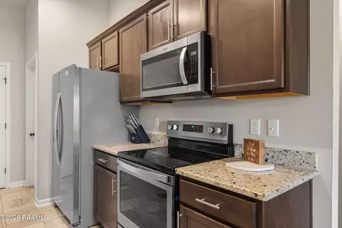 Kitchen - 218 Hunters Hill Dr, Duson, LA 70529 photo 2 of 4