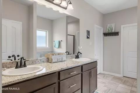 Bath - 218 Hunters Hill Dr, Duson, LA 70529 photo 1 of 3