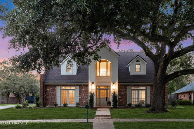 215 Spyglass Ln, Broussard, LA 70518