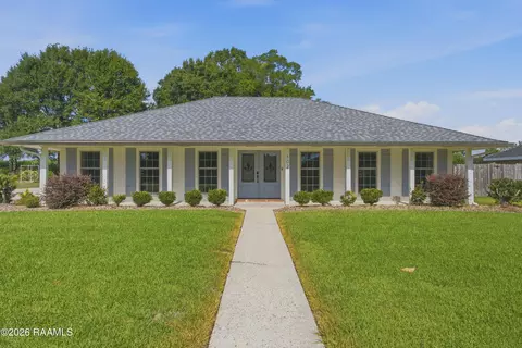 102 Shiloh Dr, Youngsville, LA 70592