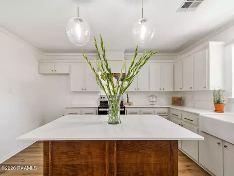 Kitchen - 309 Cheyenne Cir, Scott, LA 70583 photo 2 of 5