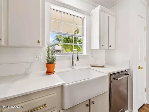 Kitchen - 309 Cheyenne Cir, Scott, LA 70583 photo 3 of 5