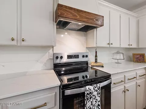 Kitchen - 309 Cheyenne Cir, Scott, LA 70583 photo 4 of 5