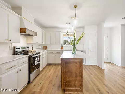 Kitchen - 309 Cheyenne Cir, Scott, LA 70583 photo 5 of 5
