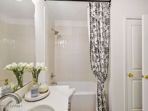 Bath - 309 Cheyenne Cir, Scott, LA 70583 photo 2 of 3