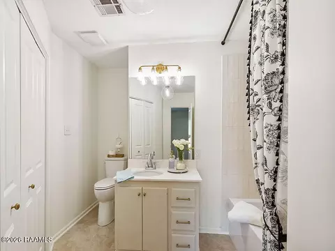 Bath - 309 Cheyenne Cir, Scott, LA 70583 photo 1 of 3