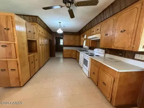 113 Vermilion St, Kaplan, LA 70548 photo 5