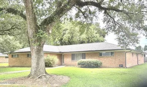 800 E F St, Rayne, LA 70578