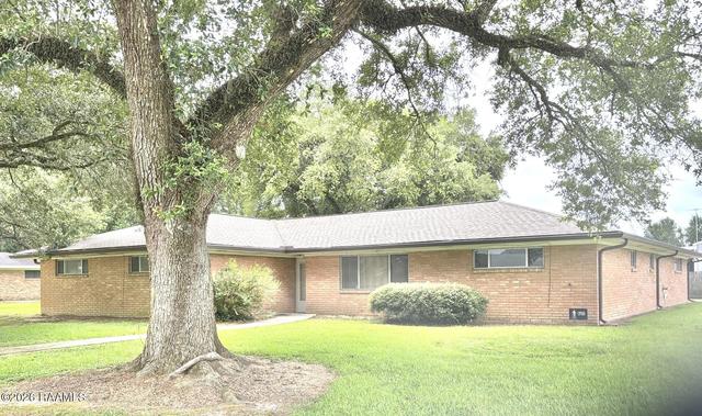 800 E F St, Rayne, LA 70578