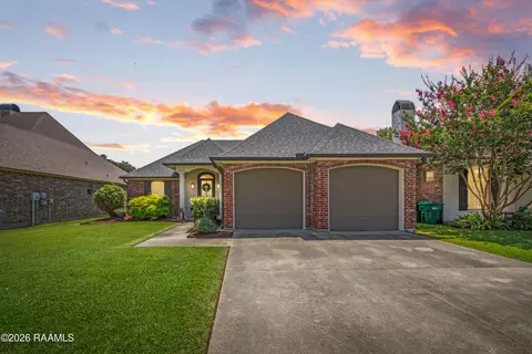 17 Silver Cedar Ct, Youngsville, LA 70592