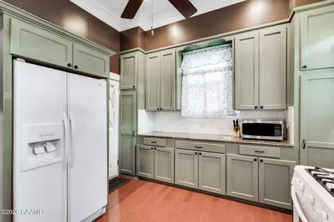 625 E 2nd St, Crowley, LA 70526 photo 9