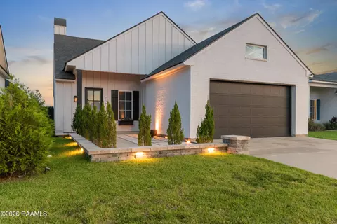 207 Queenstown Ave, Youngsville, LA 70592