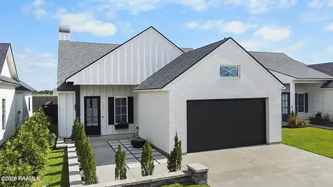 207 Queenstown Ave, Youngsville, LA 70592