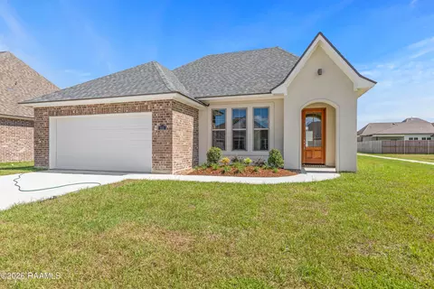 113 Rio Dr, Youngsville, LA 70592