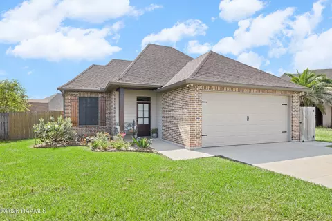 105 Clint Ln, Youngsville, LA 70592