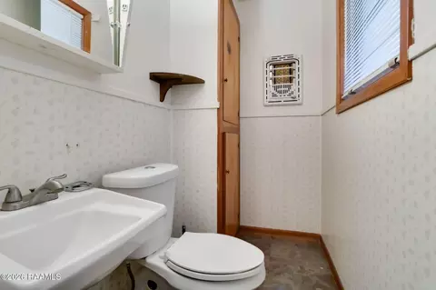 Bath - 435 E Cedar St, Lafayette, LA 70501 photo 2 of 2
