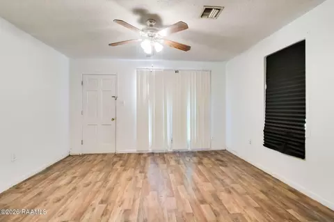 Living - 435 E Cedar St, Lafayette, LA 70501 photo 1 of 1