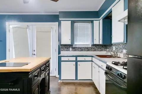 Kitchen - 435 E Cedar St, Lafayette, LA 70501 photo 2 of 2
