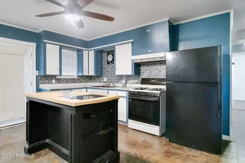 Kitchen - 435 E Cedar St, Lafayette, LA 70501 photo 1 of 2