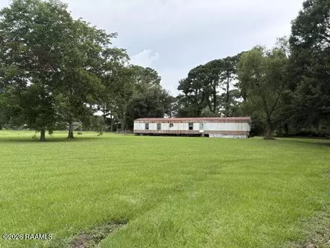 8618 Helen Dr, Youngsville, LA 70592