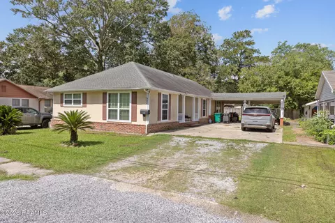 506 S East St, Abbeville, LA 70510