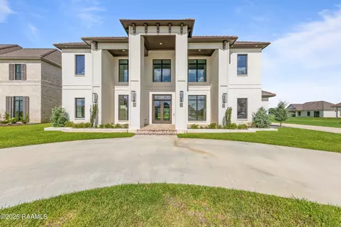 106 Trailing Oaks Dr, Youngsville, LA 70592