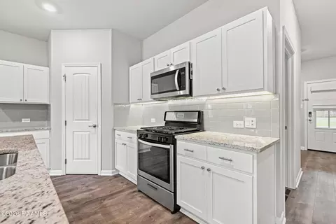 Entry Way - 105 Eagle Lake Dr, Duson, LA 70529 photo 5 of 7