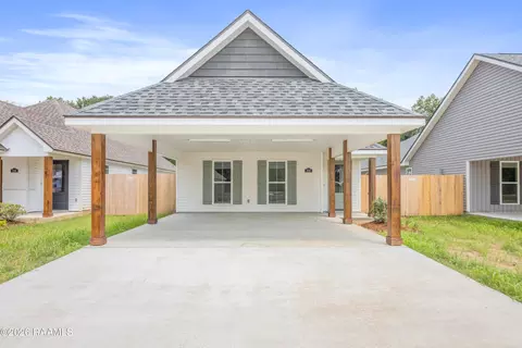206 Camerons Cove Dr, Carencro, LA 70520