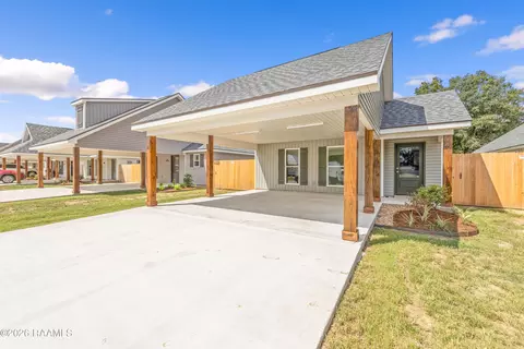 202 Camerons Cove Dr, Carencro, LA 70520