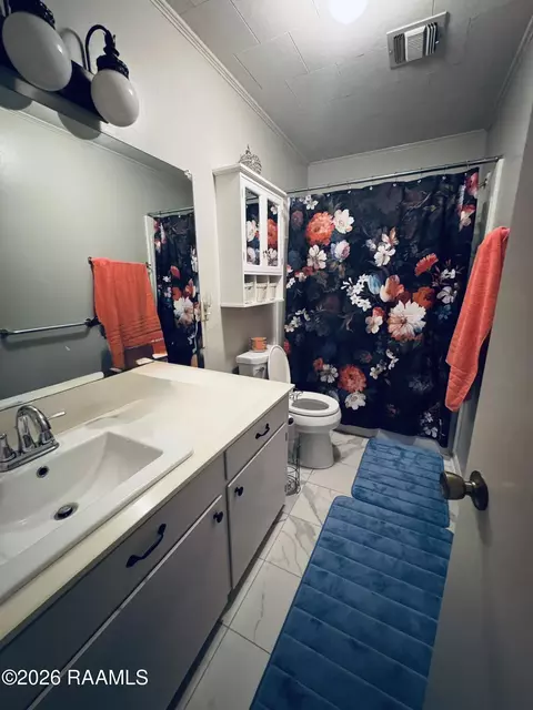 Bath - 1340 W Oak Ave, Eunice, LA 70535 photo 1 of 1