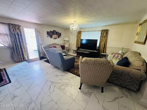 Living - 1340 W Oak Ave, Eunice, LA 70535 photo 2 of 2