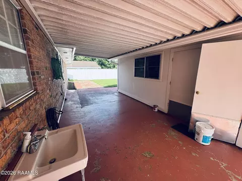 Exterior - 1340 W Oak Ave, Eunice, LA 70535 photo 4 of 6