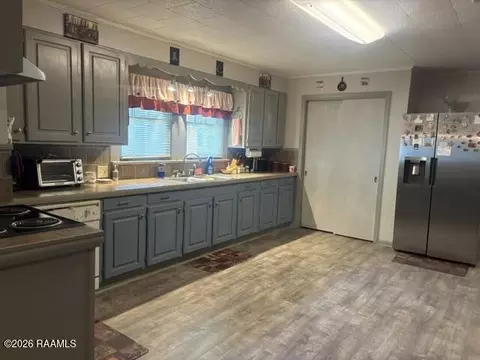 Kitchen - 400 W Oak Ave, Eunice, LA 70535 photo 1 of 2