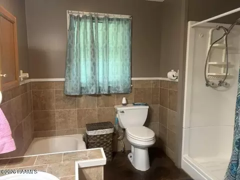 Bath - 400 W Oak Ave, Eunice, LA 70535 photo 1 of 3