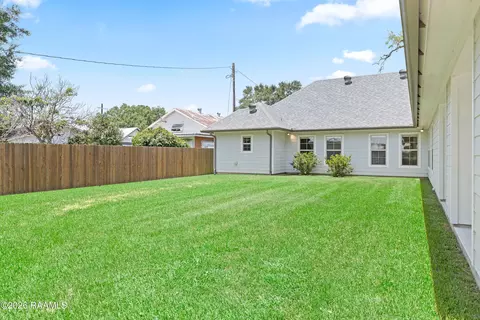 Exterior - 411 W Main St, Broussard, LA 70518 photo 4 of 5