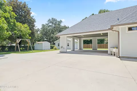 Exterior - 411 W Main St, Broussard, LA 70518 photo 3 of 5