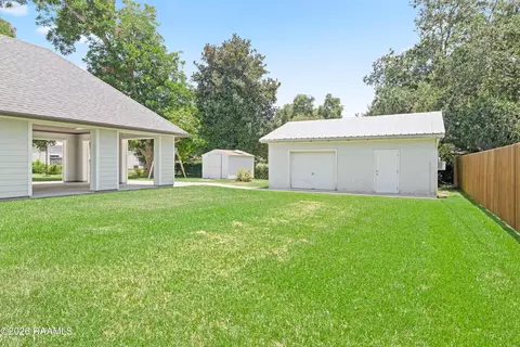 Exterior - 411 W Main St, Broussard, LA 70518 photo 5 of 5