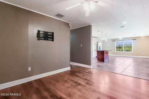 Living - 120 Burrow Dr, Scott, LA 70583 photo 2 of 3