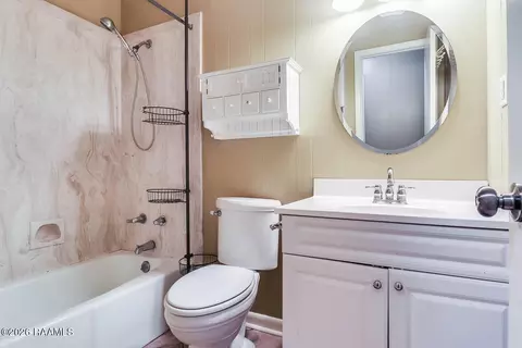 Bath - 120 Burrow Dr, Scott, LA 70583 photo 1 of 1