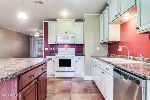 Kitchen - 120 Burrow Dr, Scott, LA 70583 photo 2 of 2