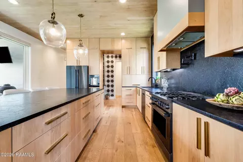 Kitchen - 203 Shadow Bend Dr, Broussard, LA 70518 photo 4 of 7