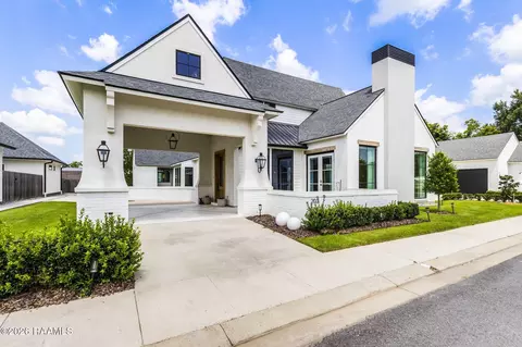 Exterior - 203 Shadow Bend Dr, Broussard, LA 70518 photo 2 of 4