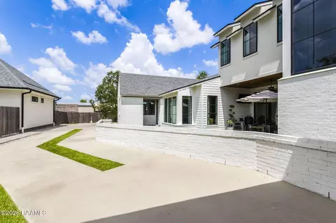 Exterior - 203 Shadow Bend Dr, Broussard, LA 70518 photo 3 of 4