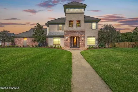 1058 Angelwood Cir, Breaux Bridge, LA 70517