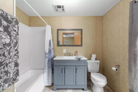 Bath - 932 Hanks Rd, Duson, LA 70529 photo 2 of 3
