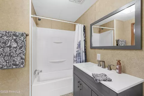 Bath - 932 Hanks Rd, Duson, LA 70529 photo 1 of 3