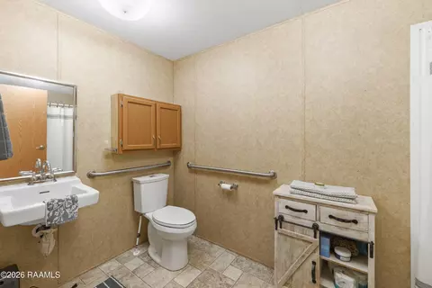Bath - 932 Hanks Rd, Duson, LA 70529 photo 3 of 3
