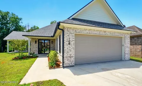 108 Meadowbrook Dr, Broussard, LA 70518